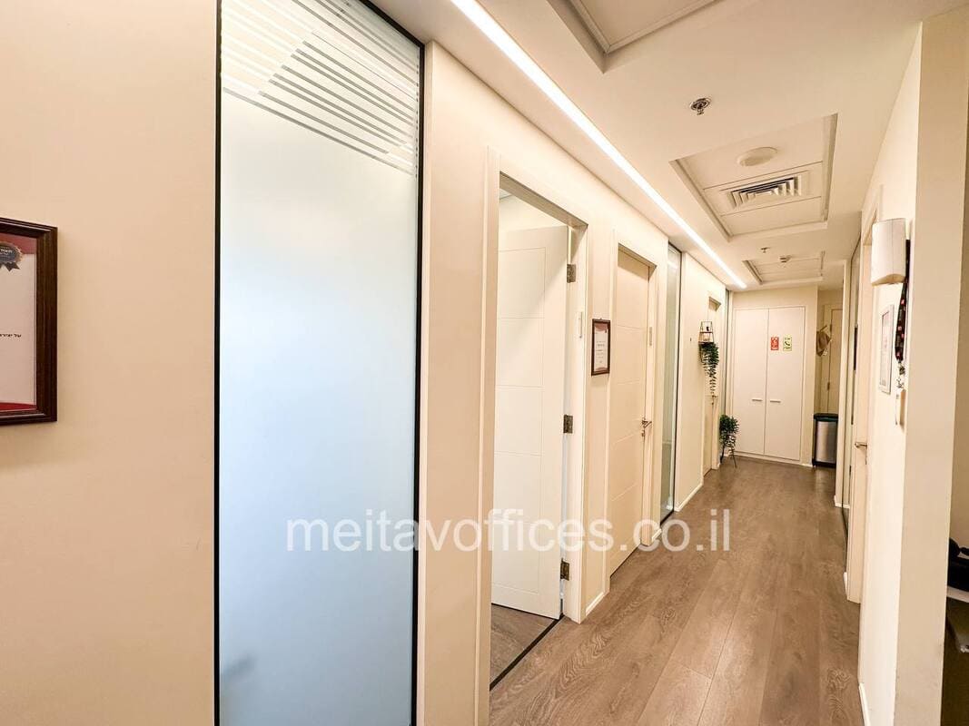 משרד להשכרה 100 מ”ר במגדלי הארבעה