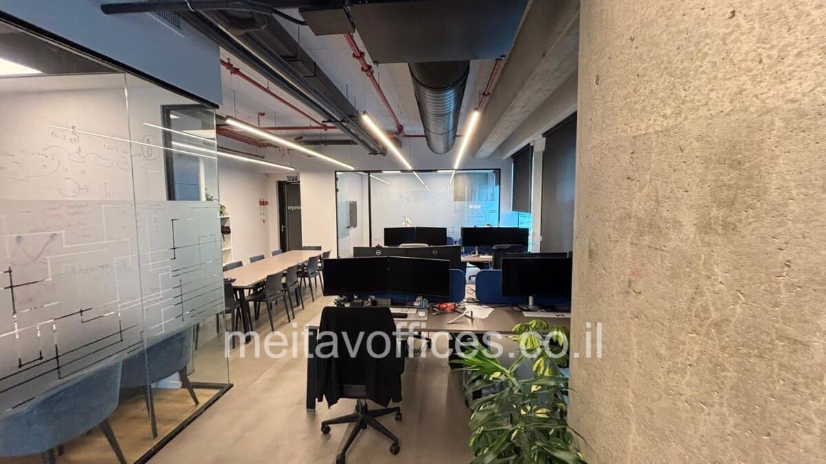 משרד להשכרה 168 מ”ר במגדל אקרו