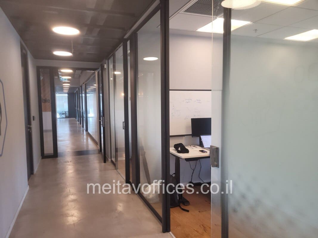 משרד להשכרה 900 מ”ר במגדלי אלון